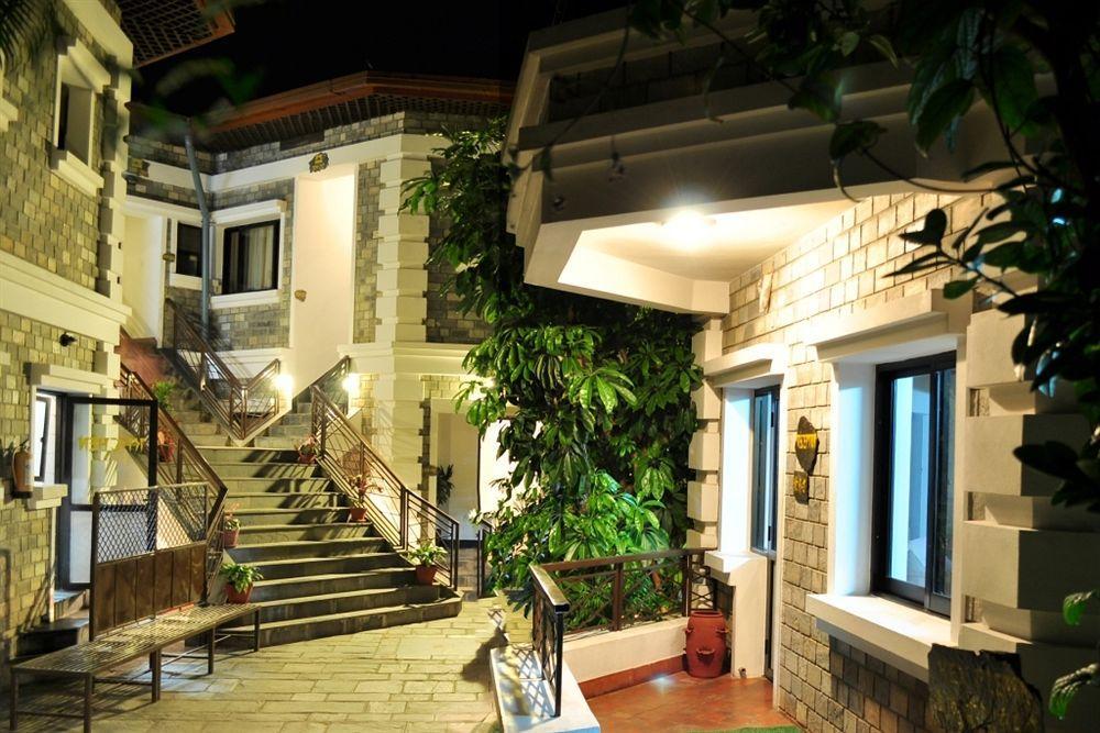 Trek-O-Tel Hotel โพคารา ภายนอก รูปภาพ