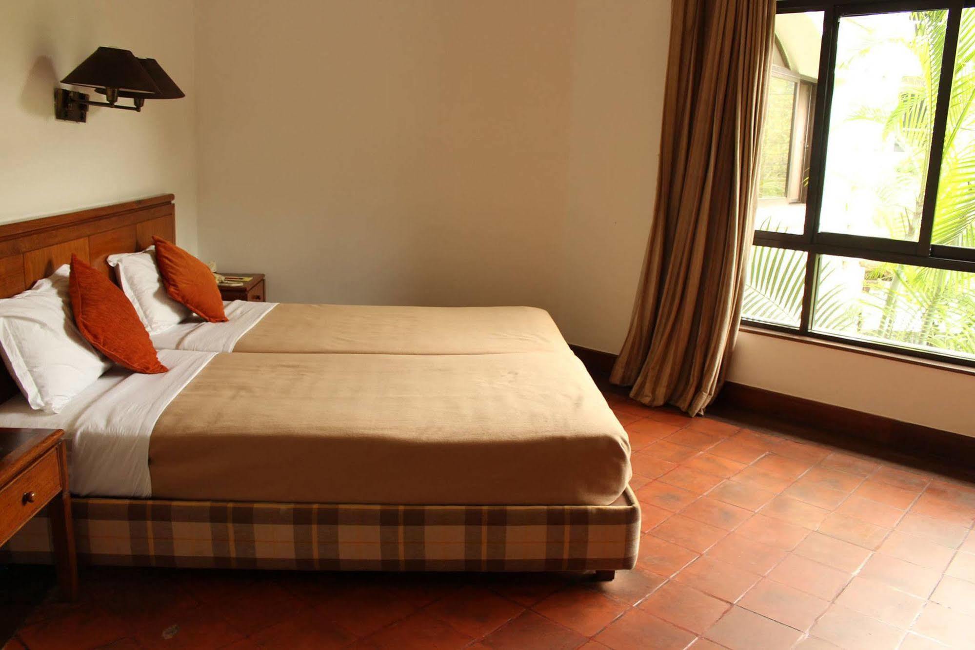 Trek-O-Tel Hotel โพคารา ภายนอก รูปภาพ